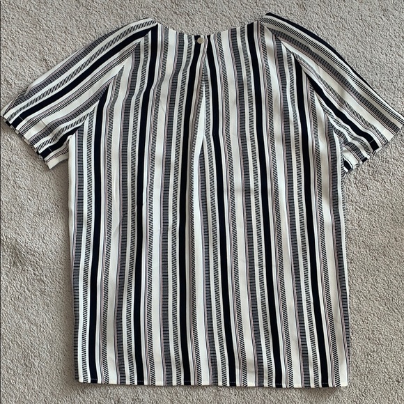 H&M Short-Sleeve Blouse - Picture 3 of 3